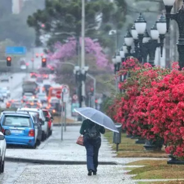 Curitiba e litoral estão em alerta laranja