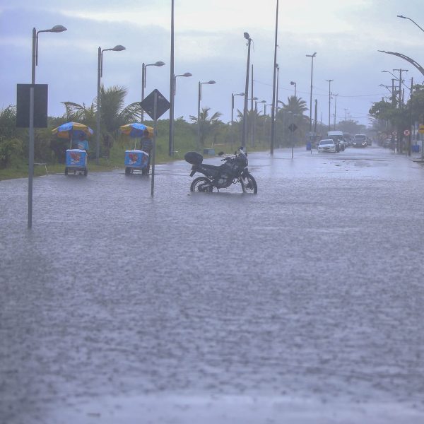 Curitiba e litoral estão em alerta laranja