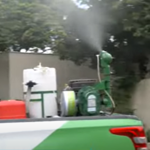 carro do fumacê combate a dengue no Paraná