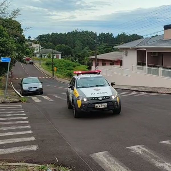 Assaltantes trocam tiros com policia