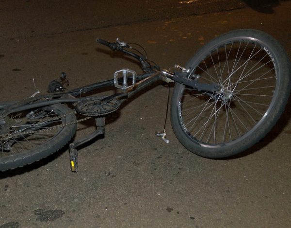 bicicleta no chão após acidente que matou vendedor de balas