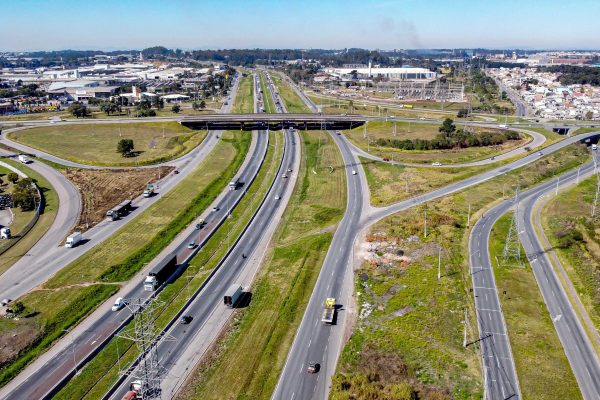 Novas concessionárias assumem rodovias no Paraná