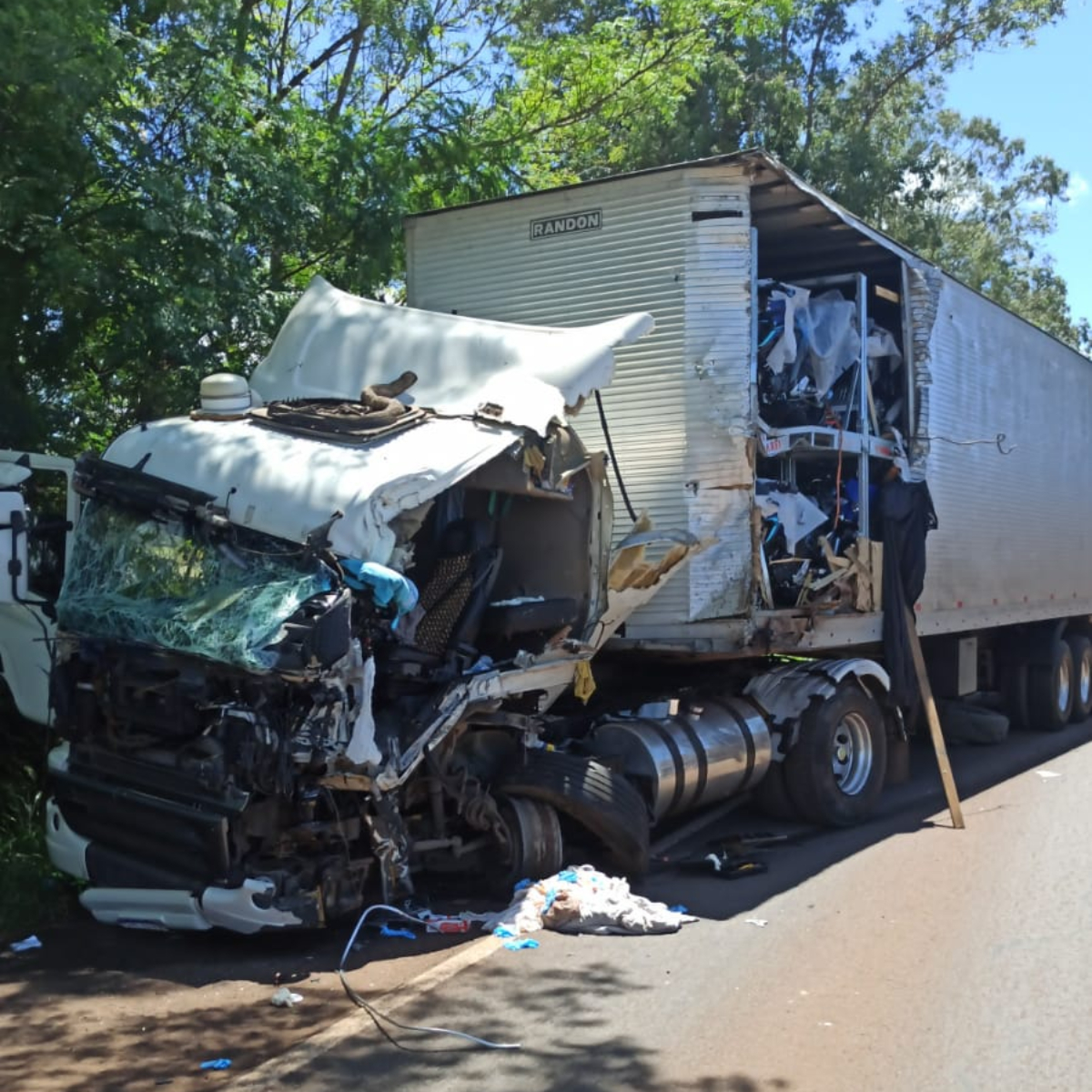  caminhões acidente BR-369 