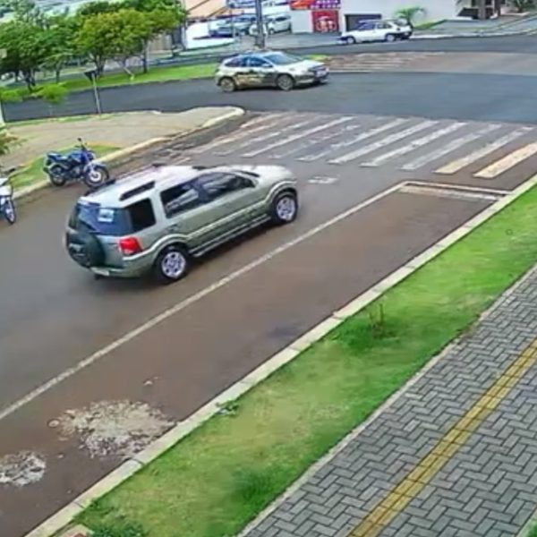 carro do google street view tomba acidente