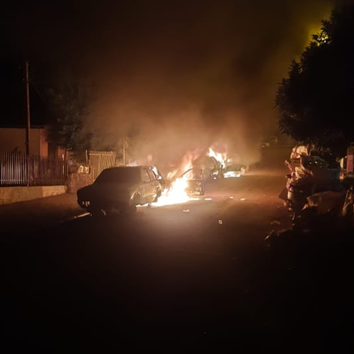  Carros incendiados no bairro Melissa em Cascavel 