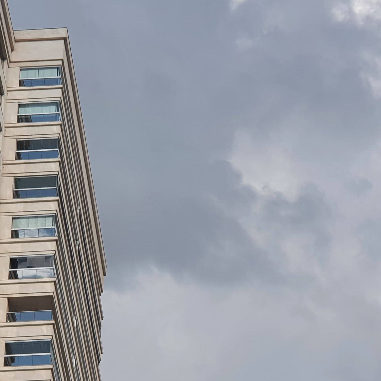  Céu de Londrina nublado 