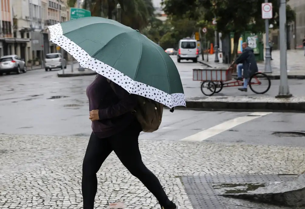  Cidade do Paraná registra mais de 100 mm de chuva em 24h; veja lista 