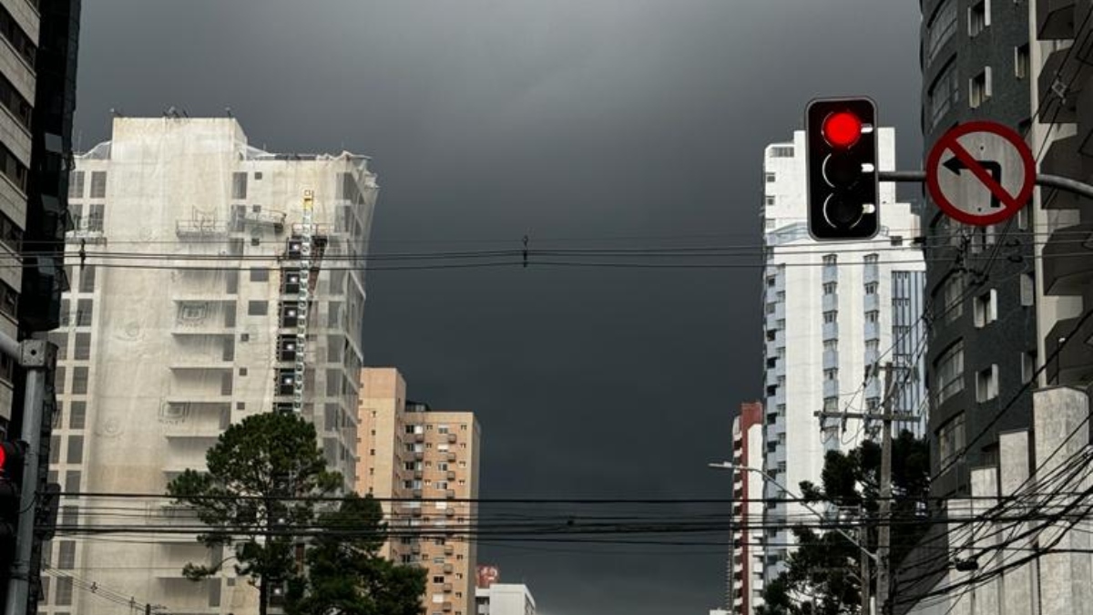  Chuva de granizo atinge Curitiba e Região Metropolitana 