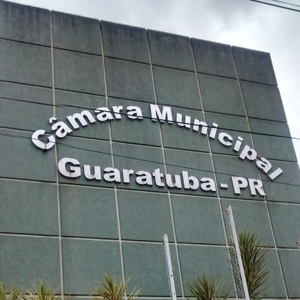 fachada da câmara municipal de guaratuba