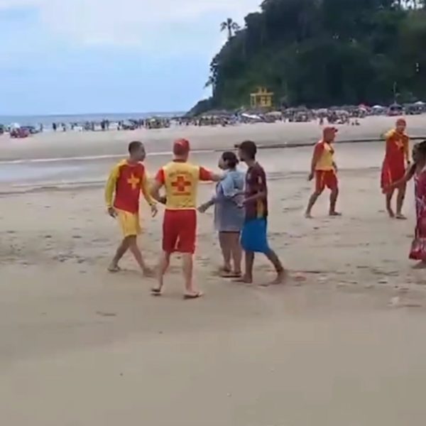 Discussão em praia entre pescadores e guarda-vidas