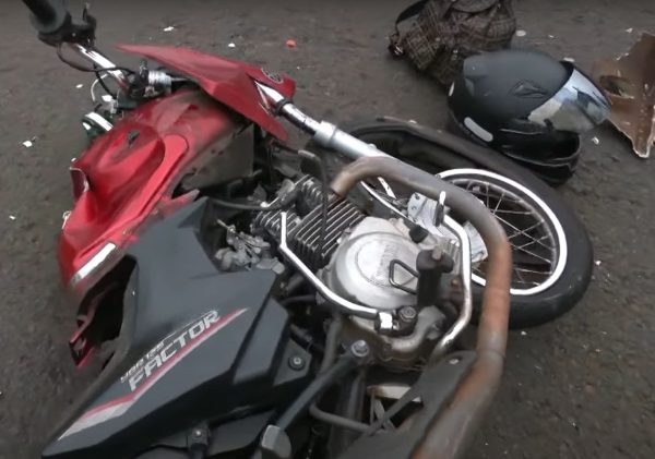 motocicleta envolvida em acidente com caminhão que matou motociclista