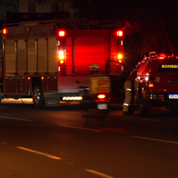 Corpo de Bombeiros no local em que o cadáver foi encontrado.