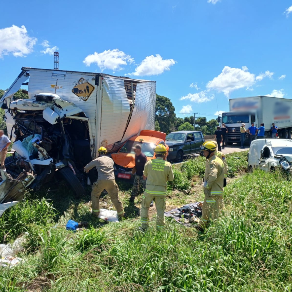  Veículos destruídos acidente br-277 