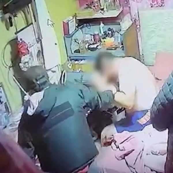 Falsos policiais invadem residência e ameaçam casal que dormia