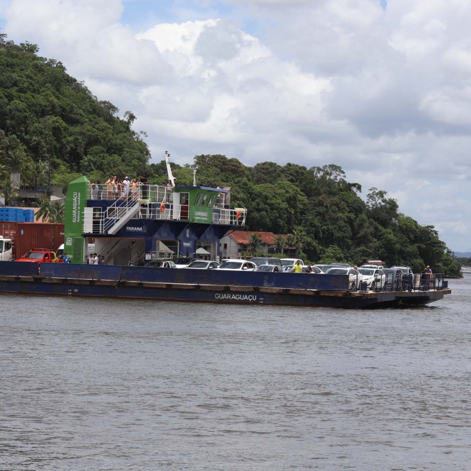  apesar de deslizamento de terra na estrada de acesso, ferry-boat em Guaratuba continua funcionando normal 