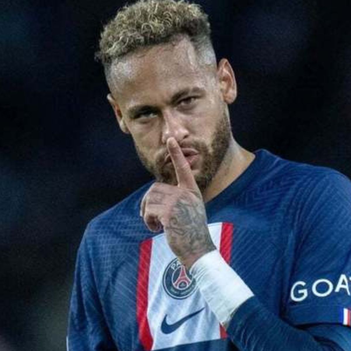  Modelo húngara afirma ter filha de 10 anos de Neymar 