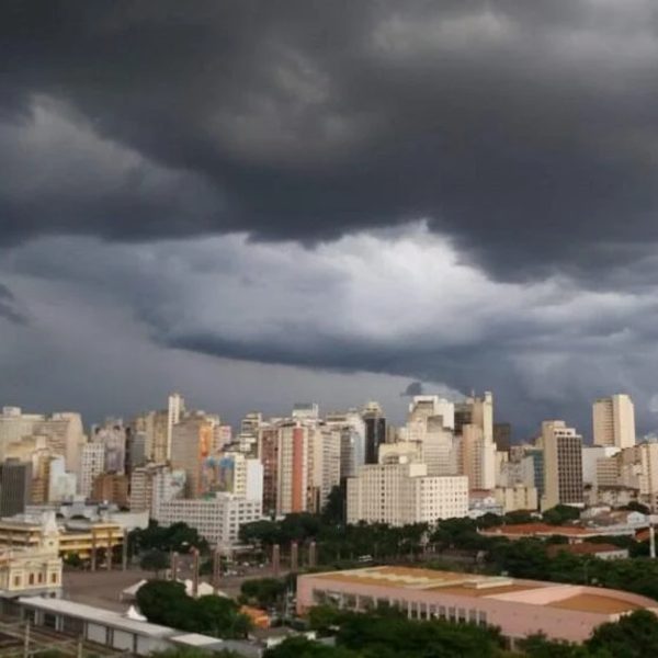  Frente fria coloca o Paraná, SP, Minas e Mato Grosso do Sul em alerta amarelo 