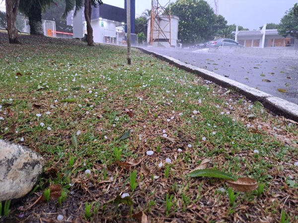 Uma frente fria se aproxima do Paraná, junto com os temporais