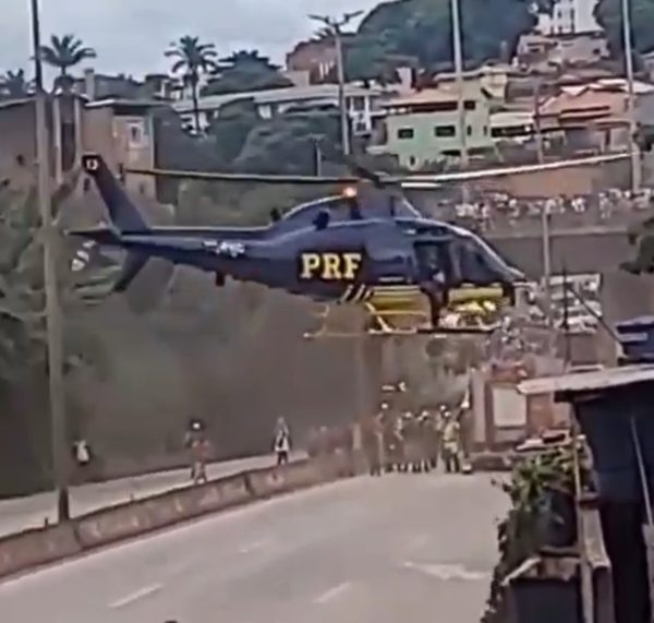 helicópotero PRF cai em avenida