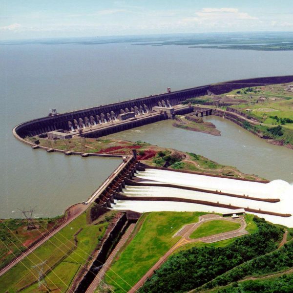 itaipu paga salários atrasados