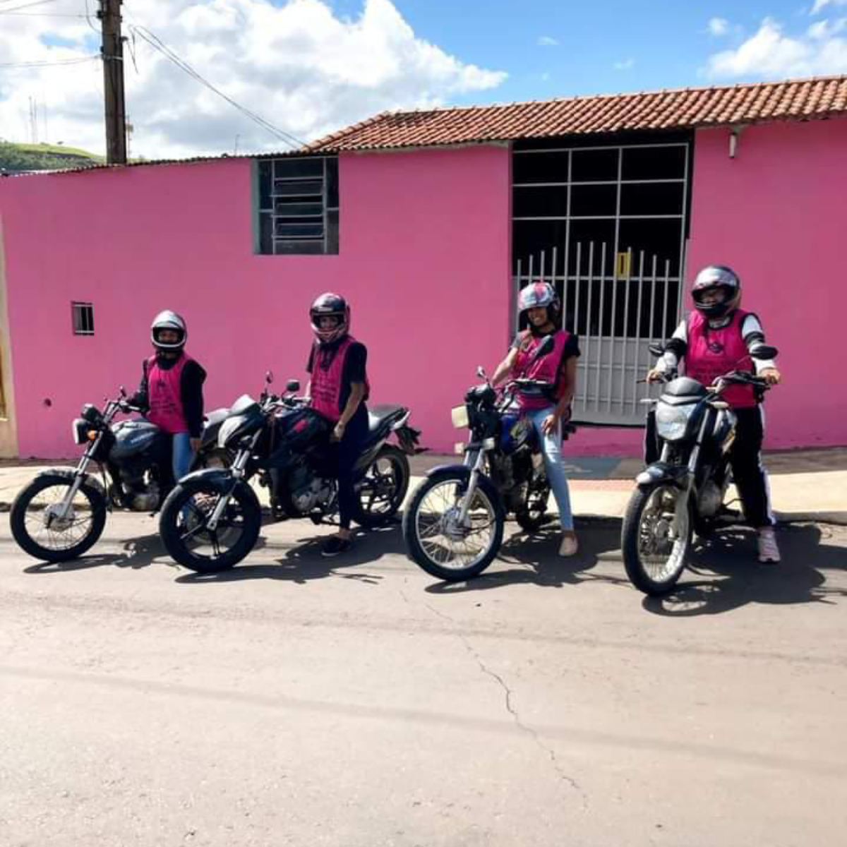 Moto Girls: Conheça o mototáxi paranaense composto apenas por mulheres 