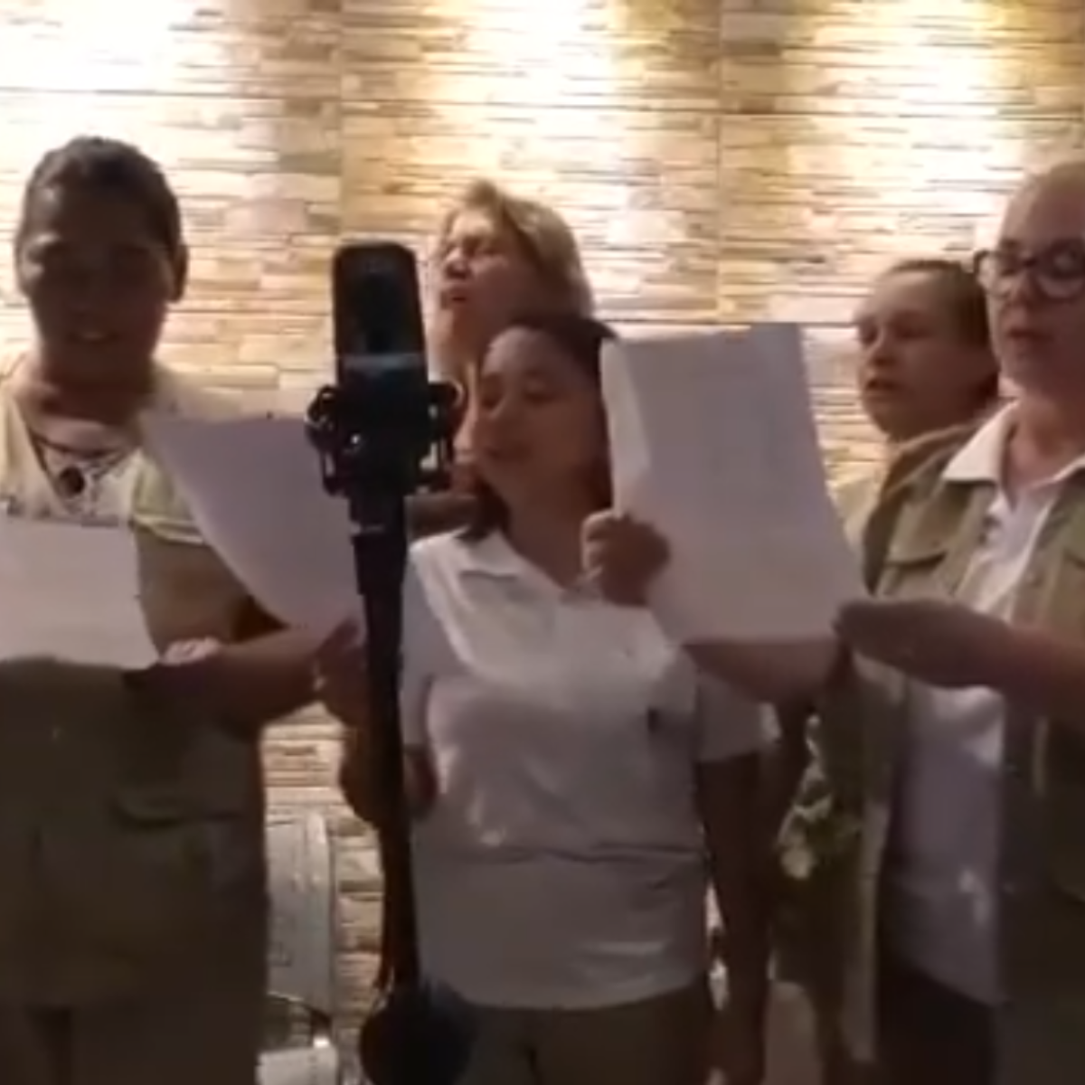  agentes de endemias cantam paródia para combater a dengue em Londrina 