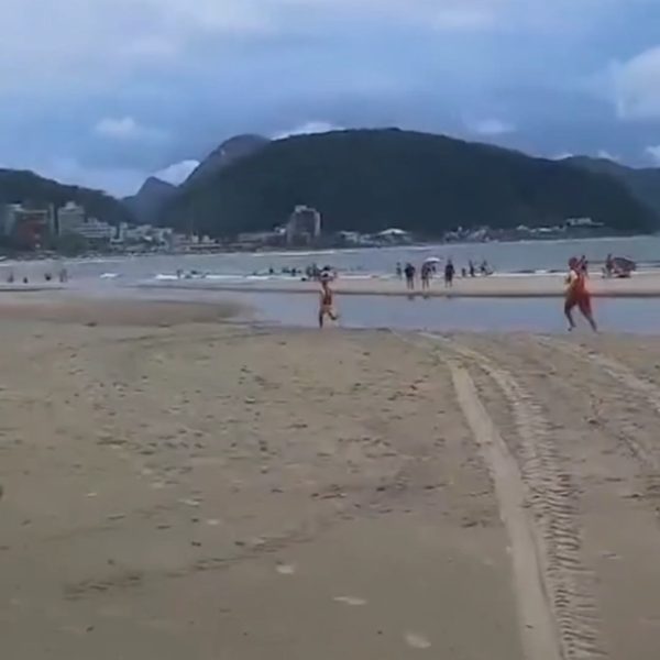 Discussão em praia entre pescadores e guarda-vidas