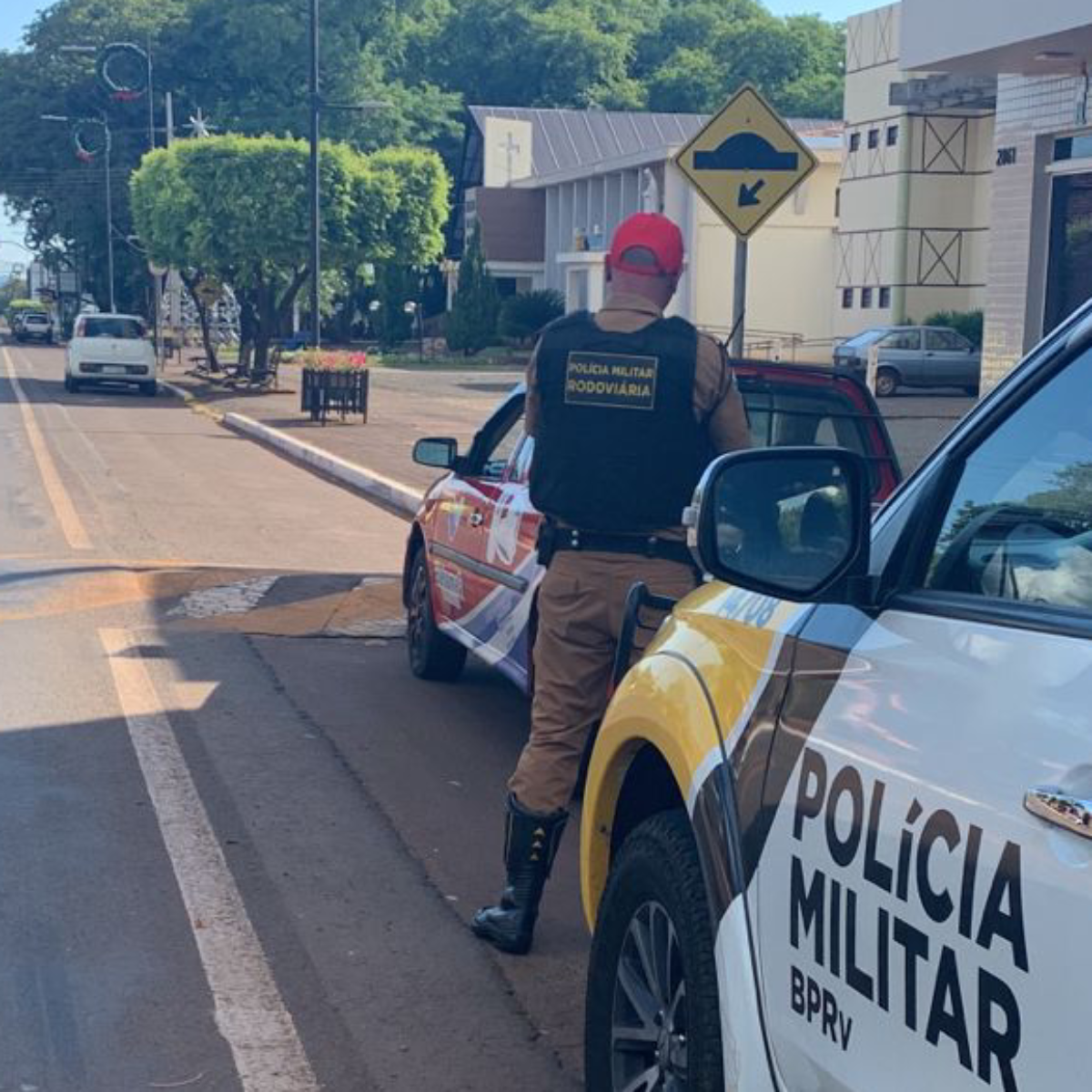  O homem deve responder por embriaguez ao volante. 