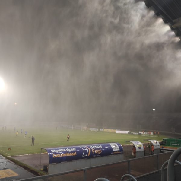 estádio olímpico de cascavel atingido por raios durante forte chuva de quinta-feira