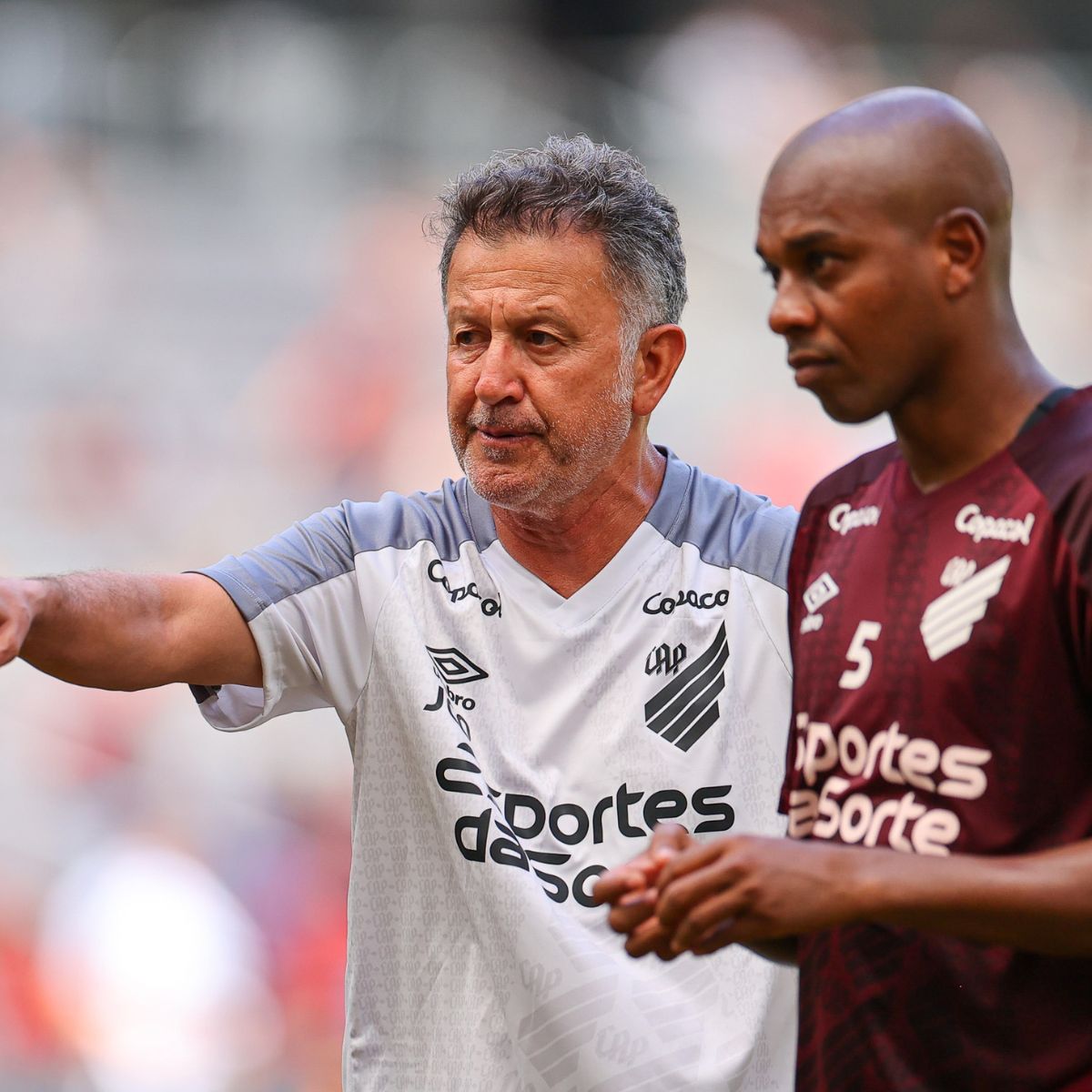  Juan Carlos Osorio e Fernandinho no Athletico 