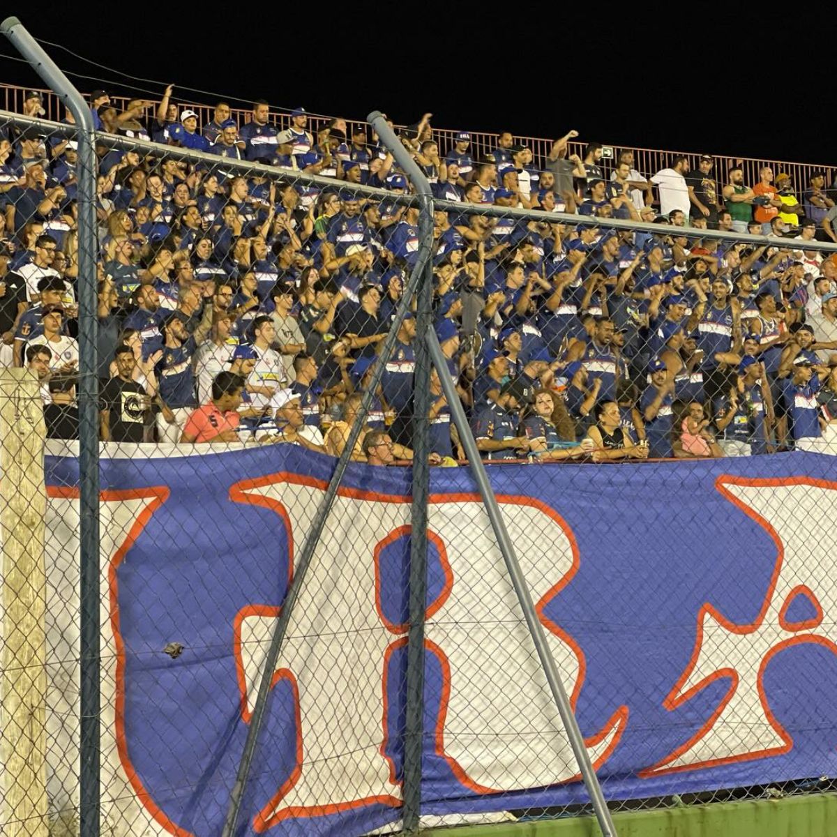  Torcida do Cianorte assiste ao jogo 