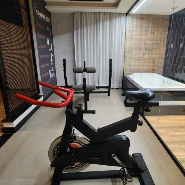 Motel viraliza com suite fitness