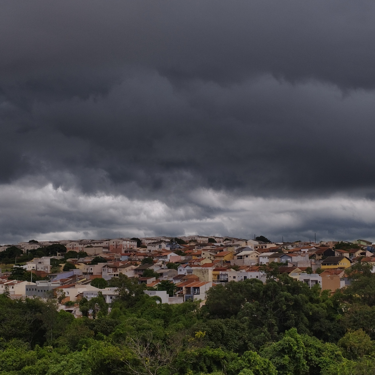  Tempo fechado em Londrina. 