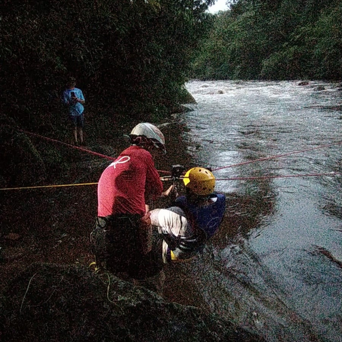  cabeça d'água salto dos macacos 16 pessoas ilhadas 