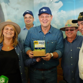 Ministro da Agricultura Carlos Fávaro lembrou que as cooperativas ajudam todo o agronegócio