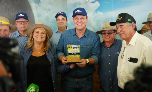 A Embrapa apresentou suas tecnologias no Show Rural Coopavel ao lado do ministro da agricultura Carlos Fávaro