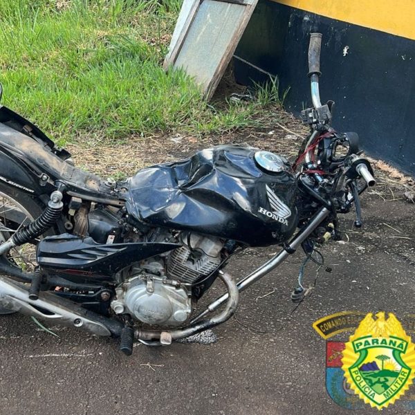 Acidente entre motociclista e caminhão termina em morte no Paraná