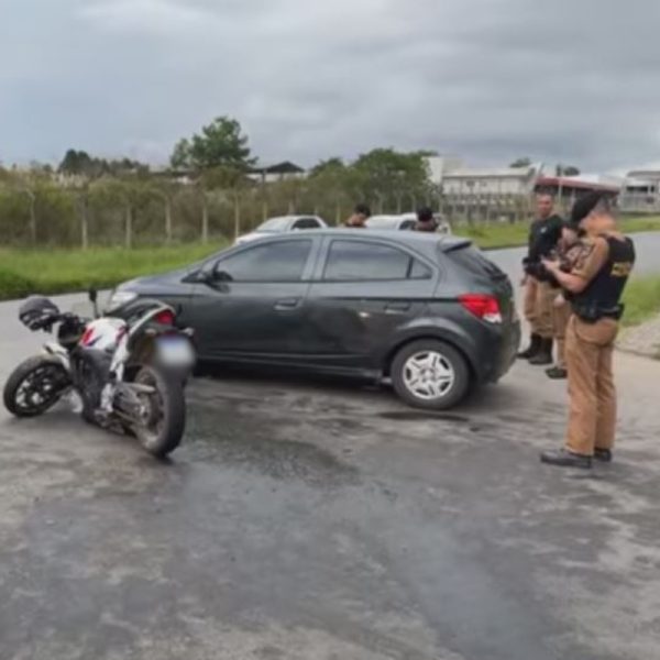 Acidente entre carro e moto em São José dos Pinhais