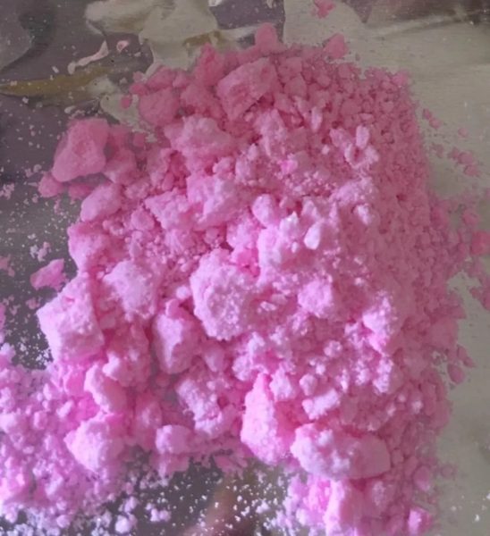 Adolescente morre após tomar energético com “cocaína rosa”
