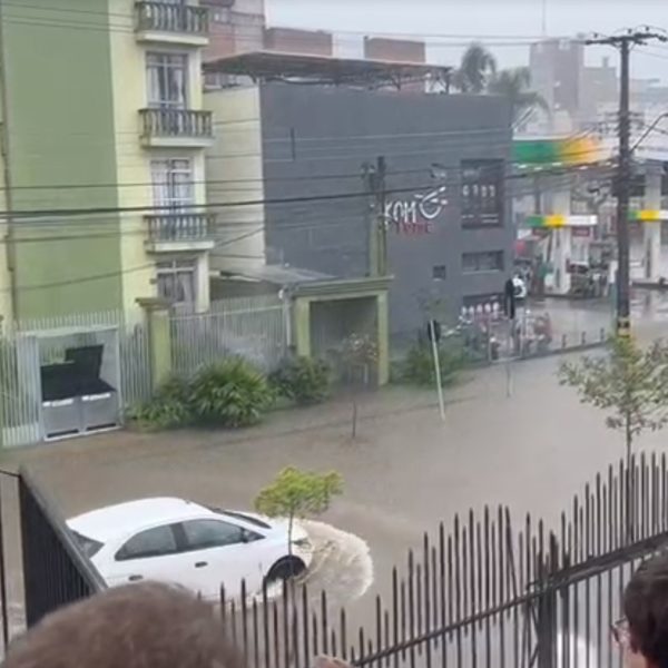 alagamento em Curitiba - chuva - temporal