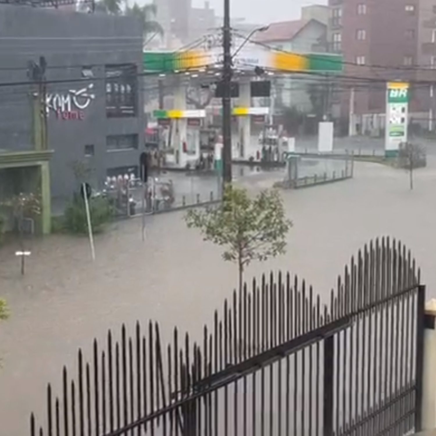  alagamento em Curitiba - chuva - temporal 