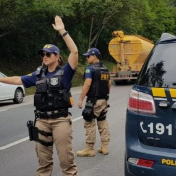 Ambulância capota em Jataizinho