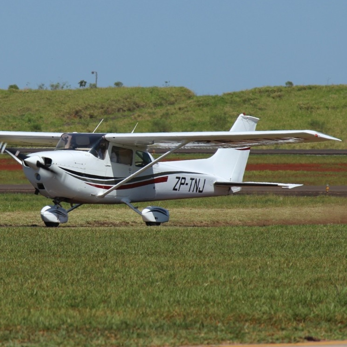  Avião de pequeno porte é roubado 