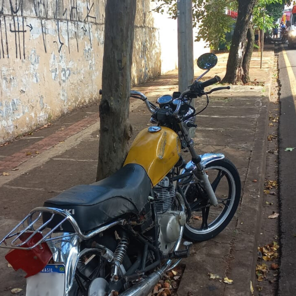 Motociclista atingida