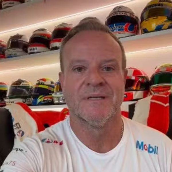 Cachorro de Rubinho Barrichello morre após comer 11 bitucas de cigarro