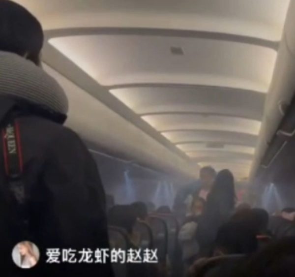 fumaça em avião