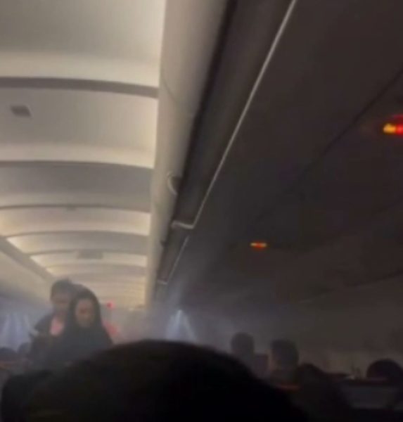 fumaça em avião