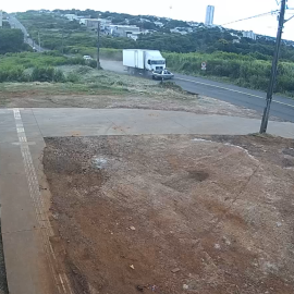 Carro com casal e duas crianças é arrastado por caminhão no Paraná