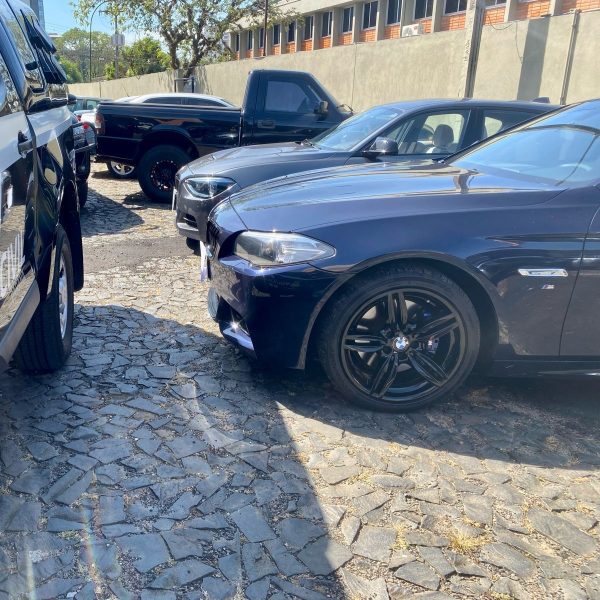 Carros são flagrados apostando 'racha' em cidade do PR