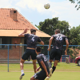 jogadores do Cianorte em treino